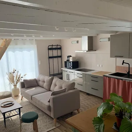 Maison-studio Avec Mezzanine Au Calme, Bien Situee شقة