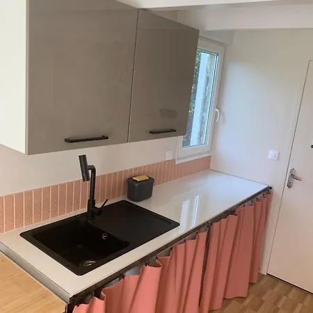 Maison-studio Avec Mezzanine Au Calme, Bien Situee