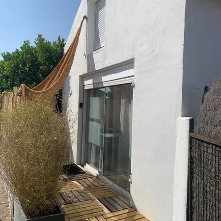 Maison-studio Avec Mezzanine Au Calme, Bien Situee شقة